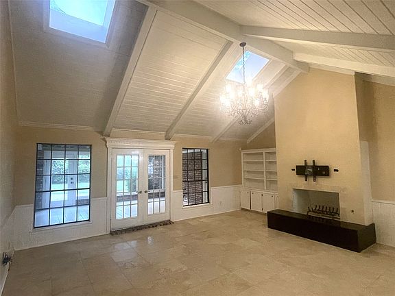 4th image of 720 Coachlight Rd