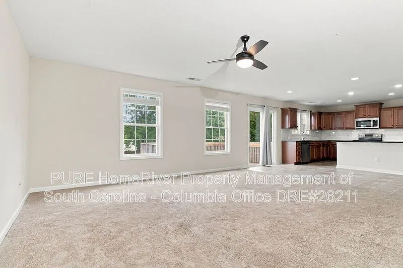 4 bed, 2.5 bath, 2624 sqft, $2,095 — Photo 2