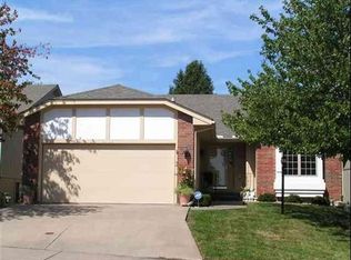 6408 SW Castle Ln, Topeka, KS 66614