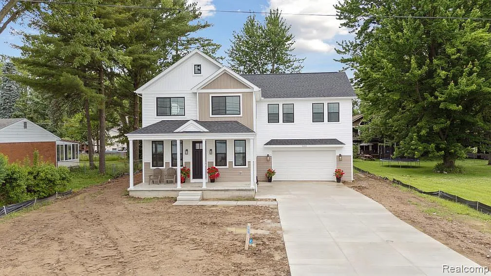 5264 Cooley Lake Rd photo 1