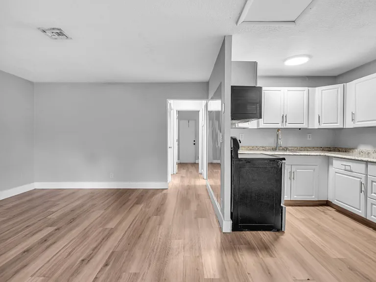 232 SE 9th Ave #2 — Photo 8