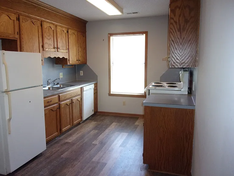 1067 Farm Pond Ln — Photo 6