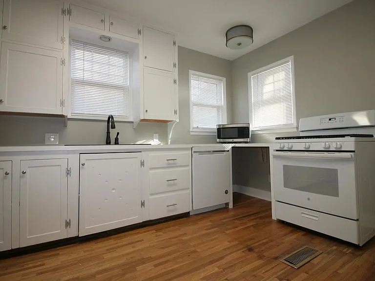 1411 W Murdock St — Photo 9