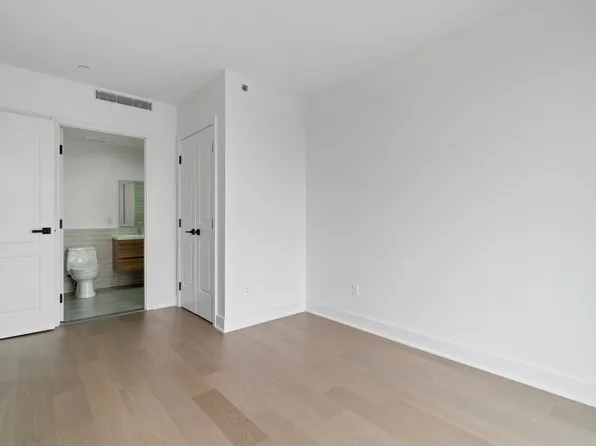 50-11 Queens Boulevard image 3 of 31