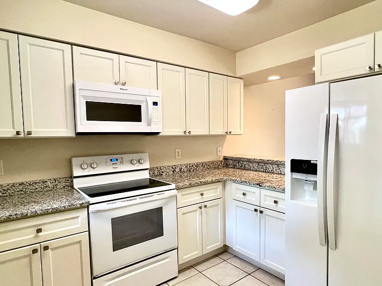 940 Douglas Ave #104 — Photo 4