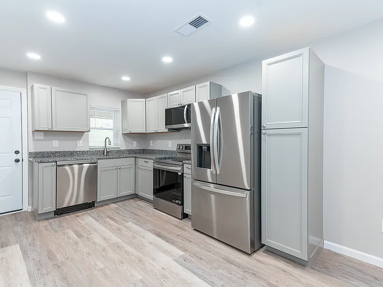 8 Enfield St #1 — Photo 5