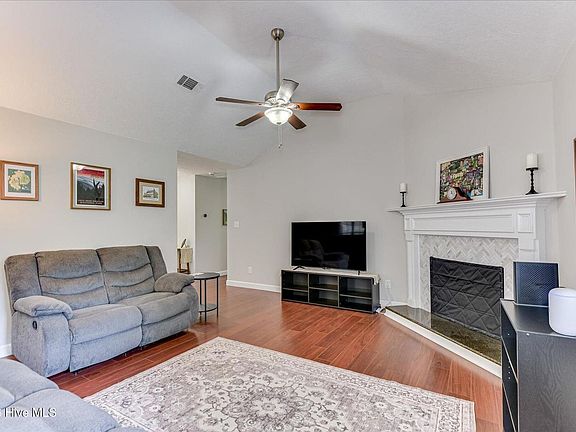 5th image of 135 Summerfield Cir