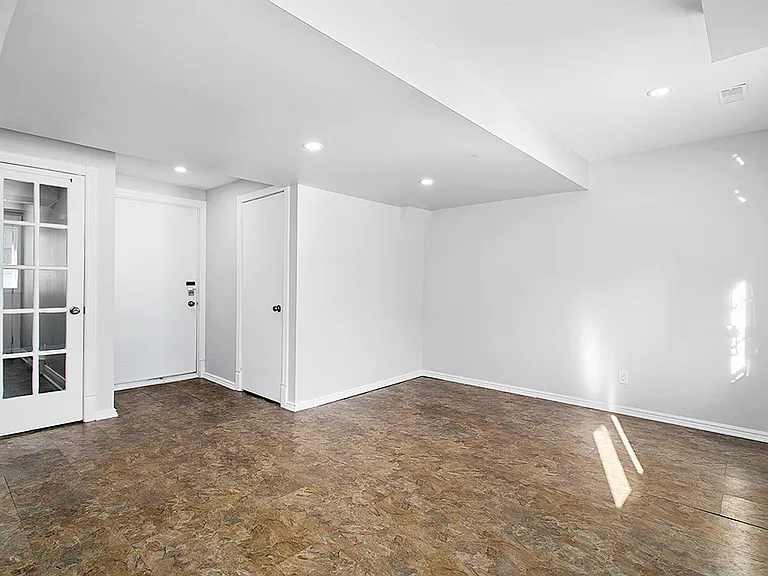 1576 Thurlow St — Photo 26