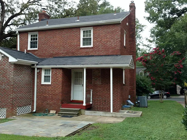 1605 N Stafford St — Photo 2
