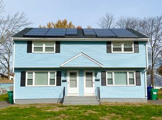 10 Greenbrier Dr, Bloomfield, CT 06002