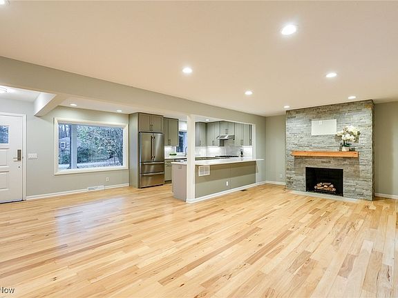5th image of 17129 Woodmere Dr