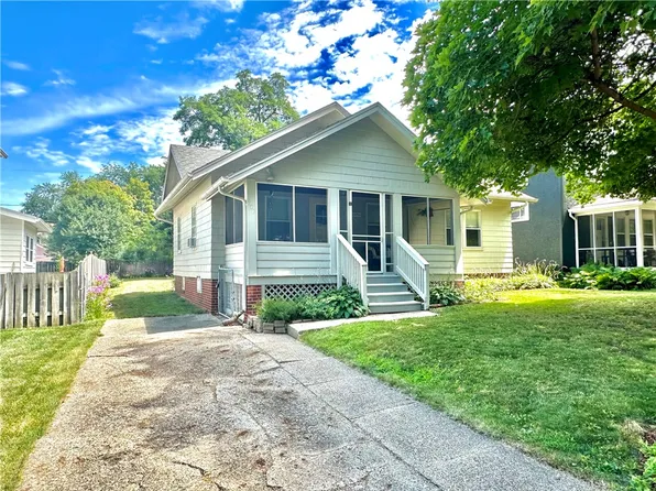 707 45th Pl, Des Moines, IA 50312