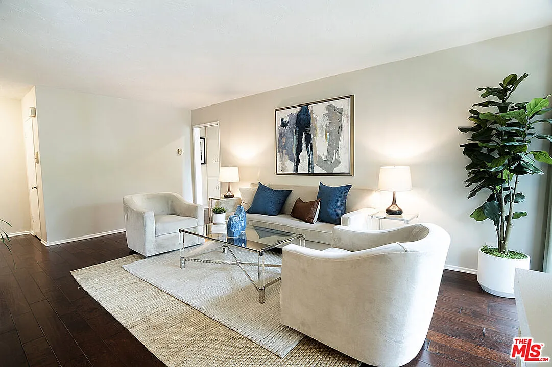 2 bed, 2.0 bath, 995 sqft, $4,000 — Photo 4