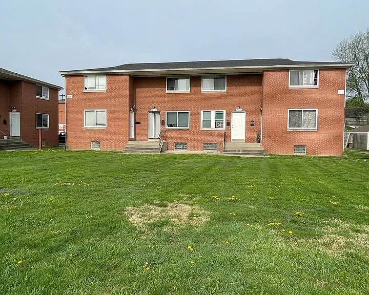 821 Manning Ave — Photo 1