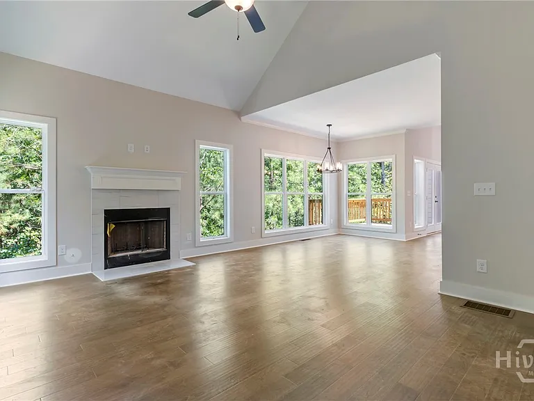 400 Ansley Dr — Photo 8