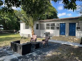 1250 NW 58th St, Miami, FL