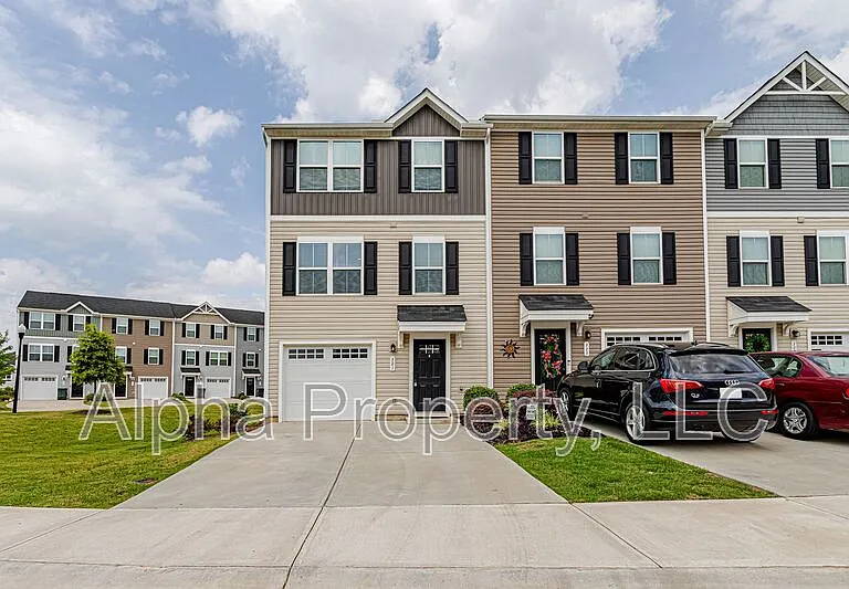 301 Parkridge Way — Photo 1