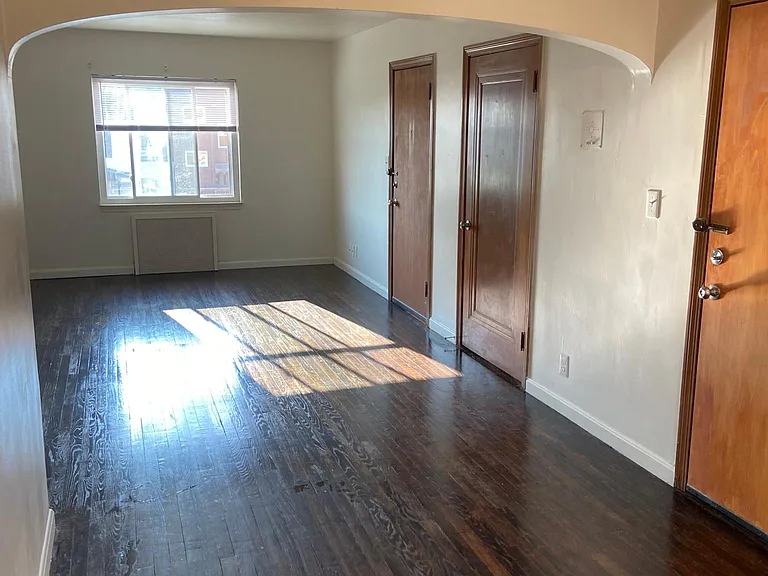 745 Mineola Ave #5 — Photo 2