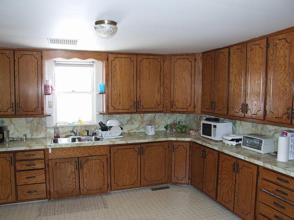 2nd image of 215 Hudson St