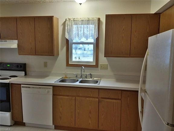 2nd image of 4442 Lovers Ln