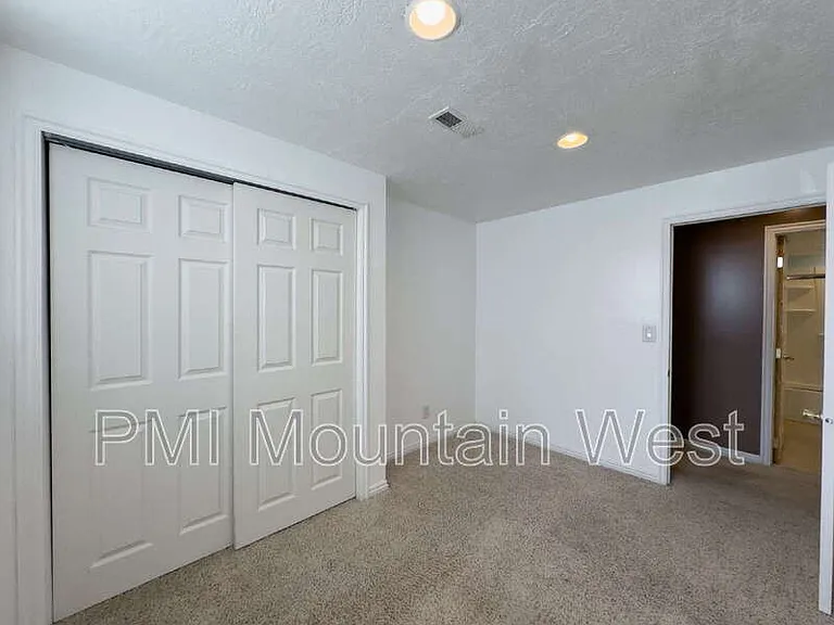 2419 W 1850 N — Photo 37
