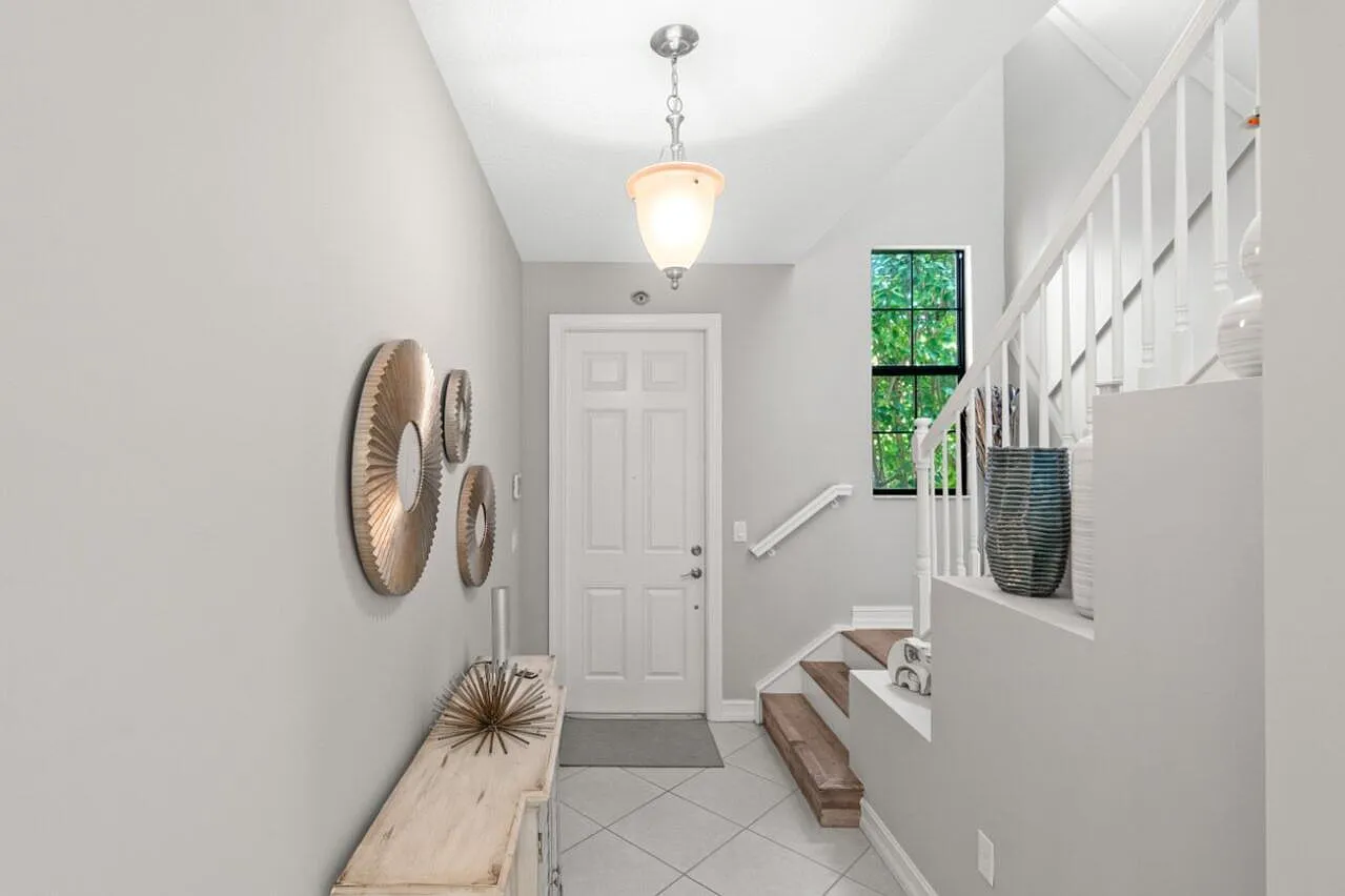 3 bed, 2.5 bath, 1972 sqft, $4,900 — Photo 4