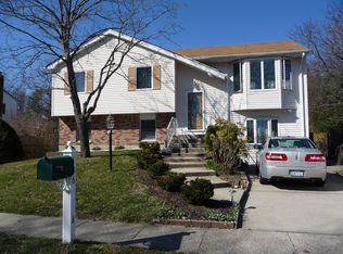 186 Gainsborough Rd, Holbrook, NY 11741