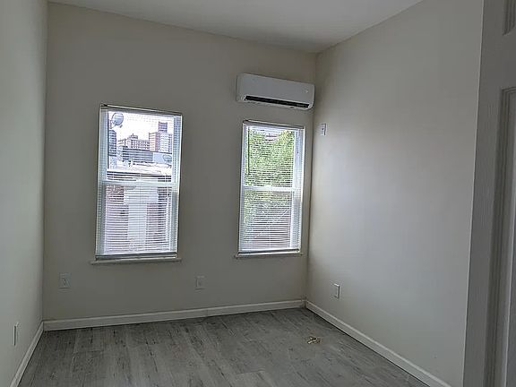 3rd image of 2416 Pacific St #2