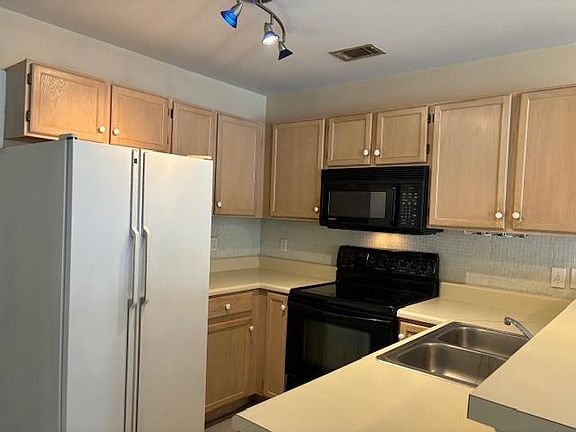 4th image of 2225 Timberwood Cir S