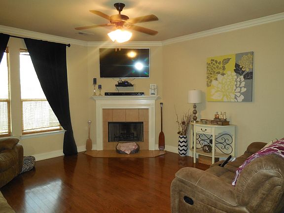 4th image of 204 Vermont Dr