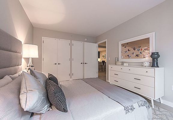 5th image of 535 W 43rd St APT S10a