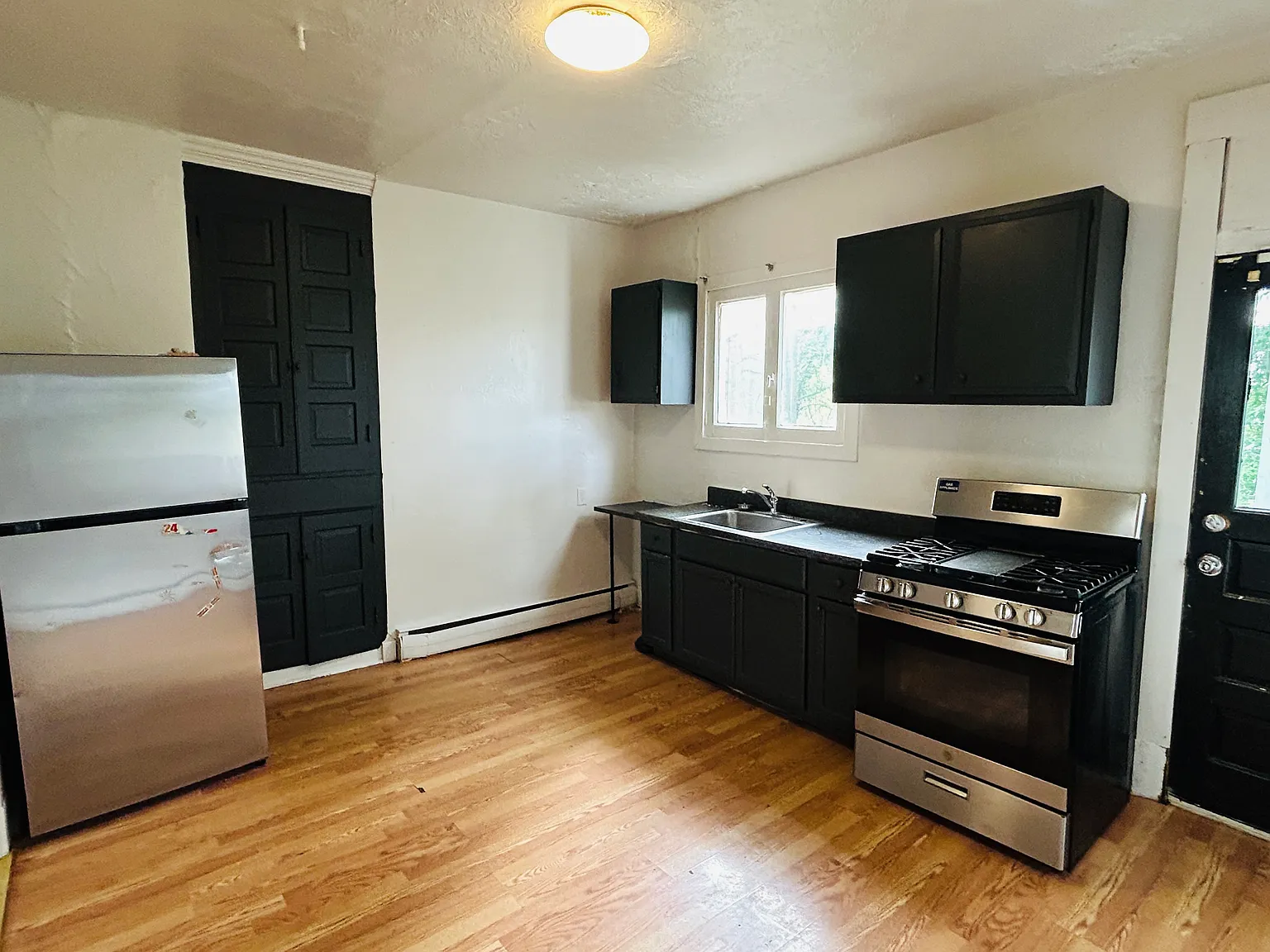 2 bed, 812 sqft, $1,100 — Photo 3