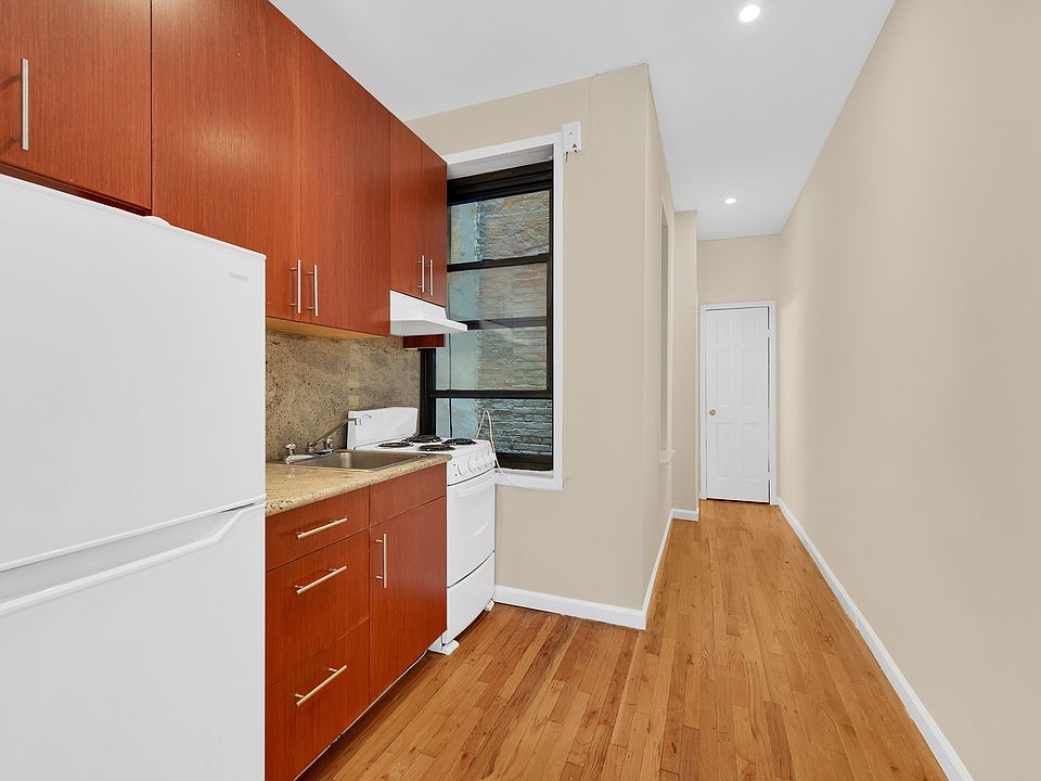 2nd image of 229 E 67th St APT 5B