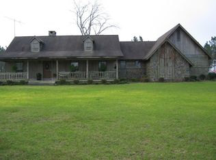 933 Lavada Rd, Graceville, FL 32440