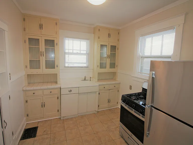 5517 Warren Ave — Photo 5