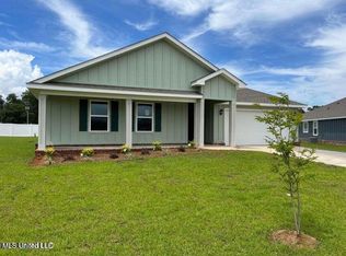 142 Mulberry Dr, Lucedale, MS 39452