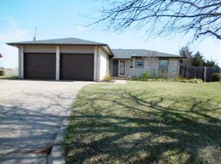 8428 E Lincoln Ct, Wichita, KS 67207