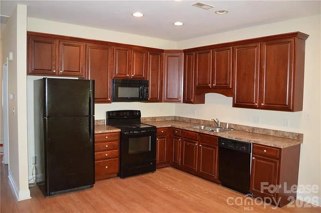 118 Sherman Oaks - 1 — Photo 2