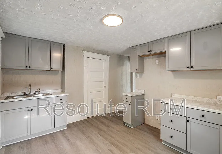 1312 N Dearborn St — Photo 11