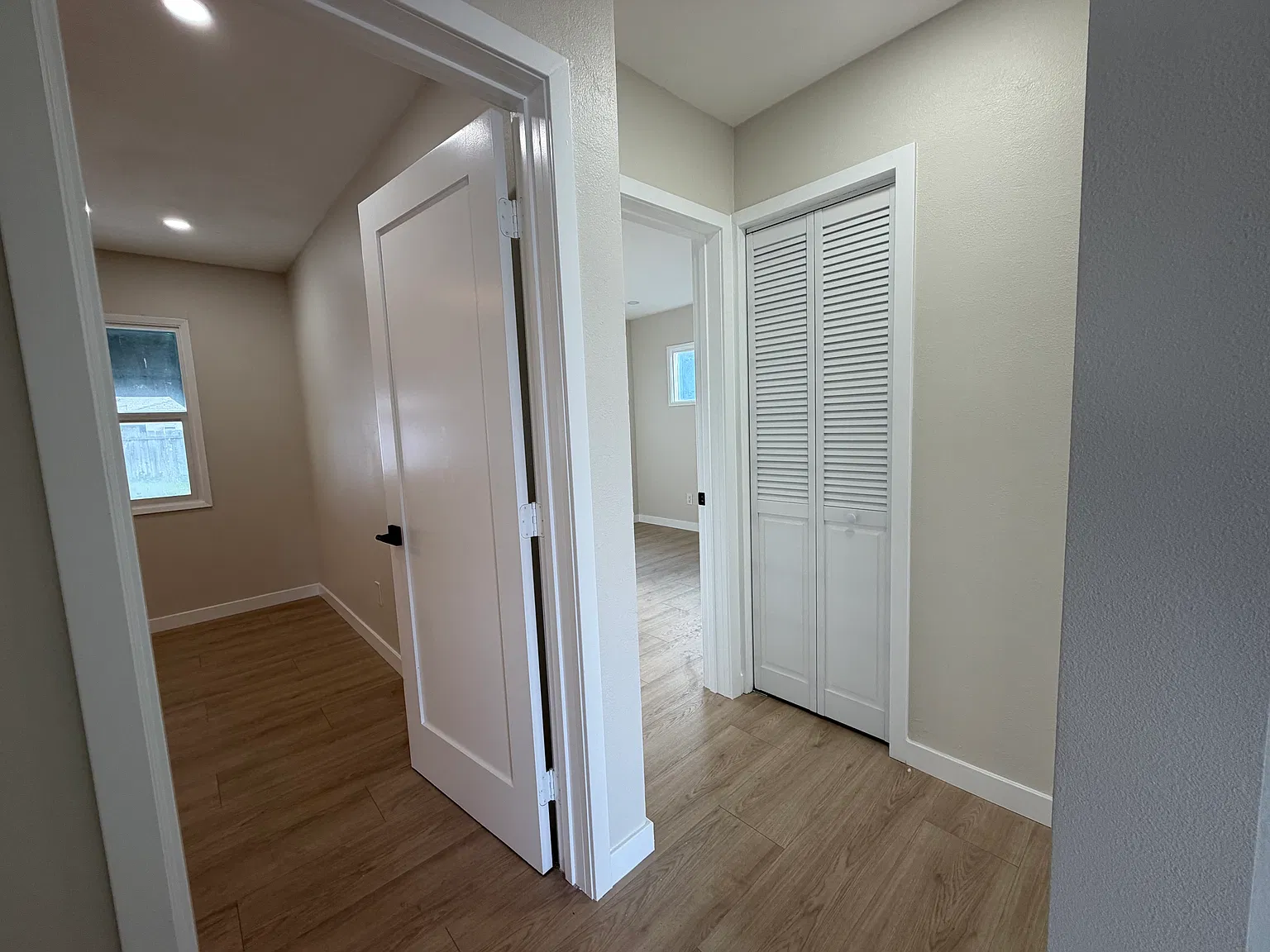 3 bed, 1123 sqft, $4,000 — Photo 4