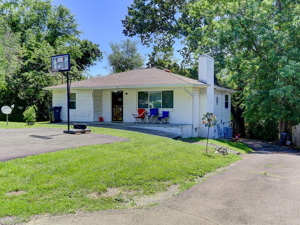 1st image of 816 Hickory Dr
