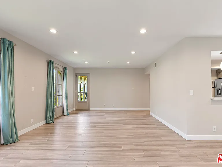 9249 Burton Way #404 — Photo 19