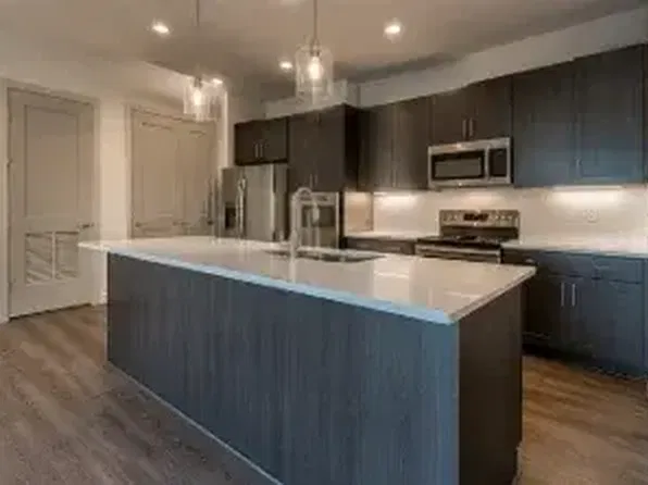 4915 Live Oak St, Dallas, TX 75206