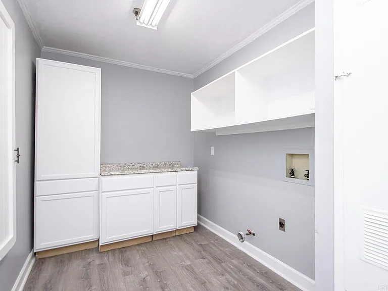 63 Robinson St — Photo 17