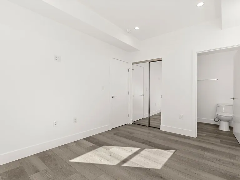 1034 N Oxford Ave — Photo 40