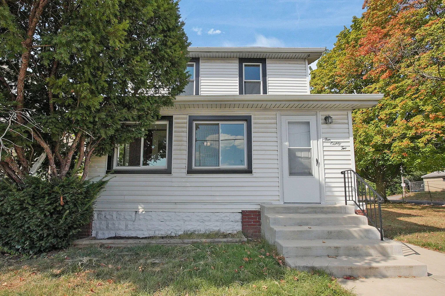 1082 Thomas Ave photo 1