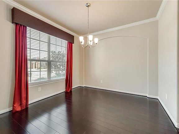 4th image of 1709 Medina Ln
