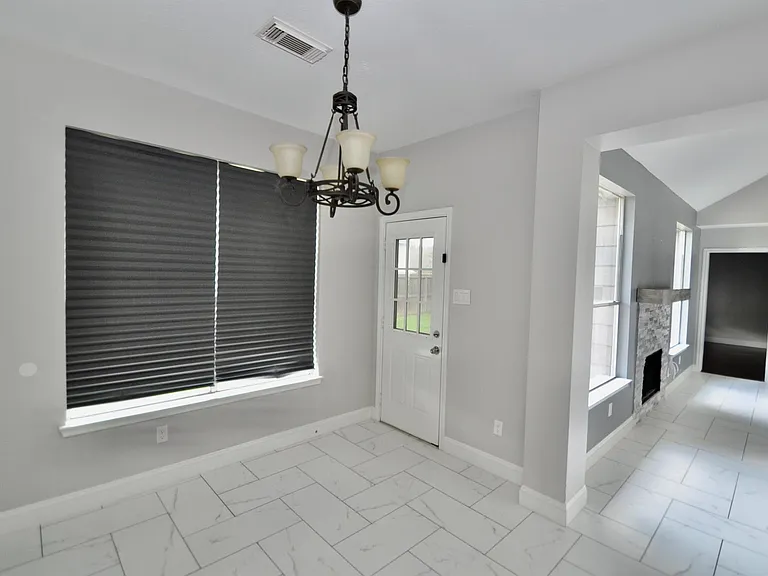 8819 Hedgestone Ct — Photo 10