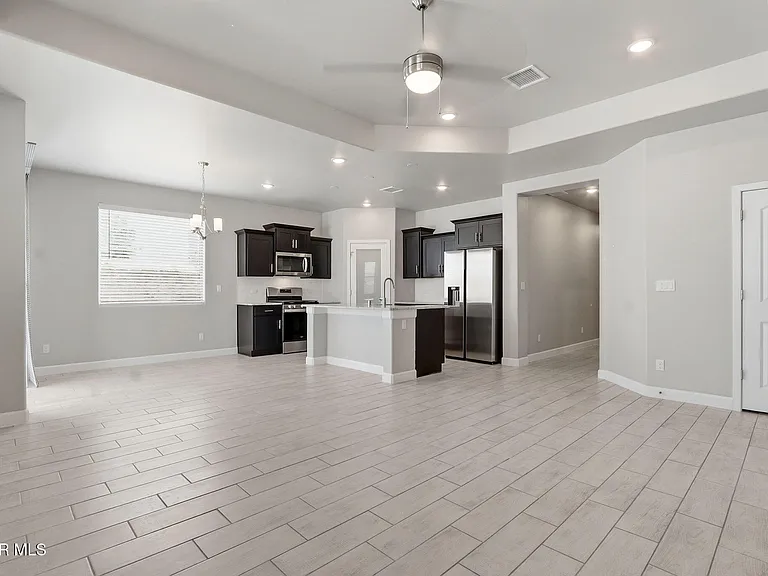 13131 Oakhampton Ave — Photo 6