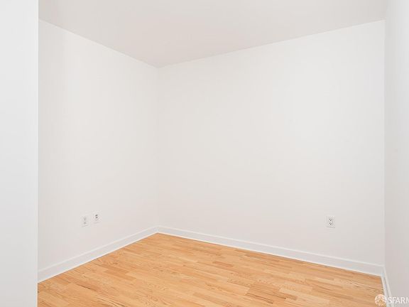 3rd image of 250 King St Unit 556